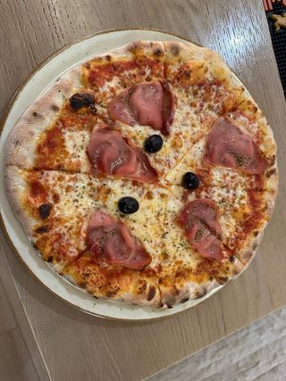 Pizza Prosciutto + gratis piće