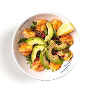 Салат с креветками и авокадо (200 гр.)