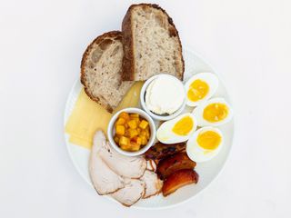 Сніданок з персиком та копченою куркою, 330 г
