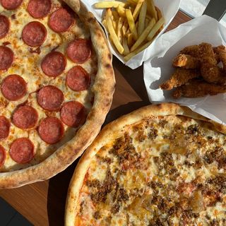 Пеперони + Мясная пицца + Фри + Наггетсы