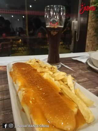 Francesinha Poveira com batata