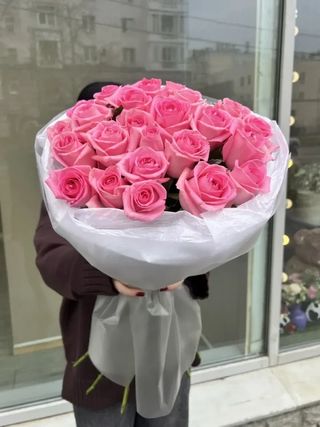 Buchet din 23 trandafiri roz