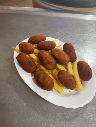 Plato De Croquetas De Gambas Al Ajillo