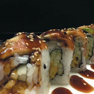 Dragon Roll (8 Pzs.)
