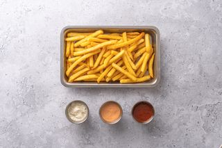 Patatas Fritas con 2 salsas