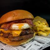 Smash huevo + patatas fritas