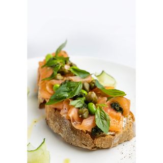 Tosta De Salmón Al Mencía