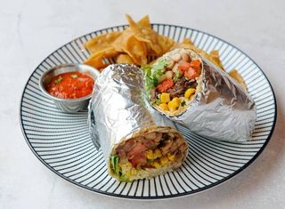 Burrito Wędzony boczek i kiełbasa