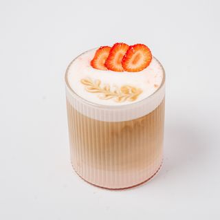 Латте макиато клубничный 0,3