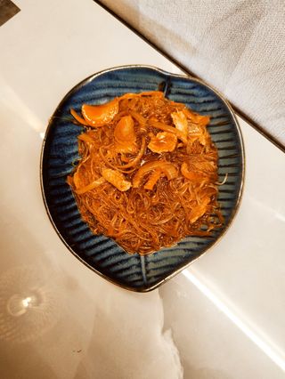 Spanghetti di soia thailande con manzo e cipolle