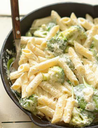 Makaron z brokułem i kurczakiem