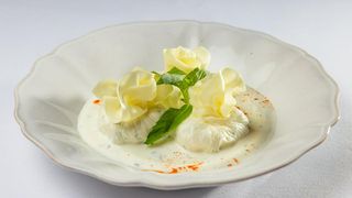 ნადუღი  სულუგუნის ფირფიტებში  პიტნის და არაჟნის სოუსით 350 გრ