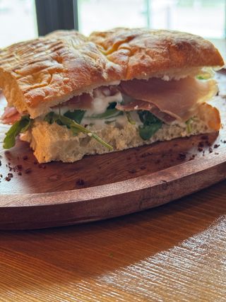 Focaccia prosciutto & buratta