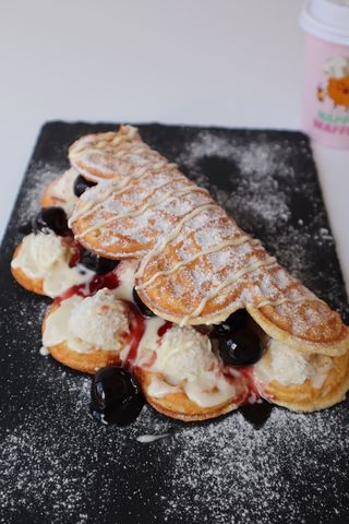 Amarena waffle