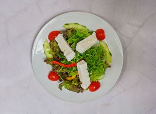 Sezonska salata sa fetom