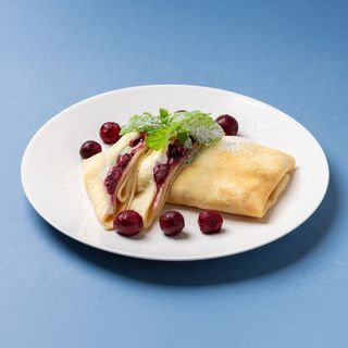 Naleśniki z Twarożkiem Sernikowym i Dżemem Wiśniowym (2 szt.)