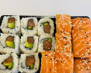 26. Uramaki de Salmão