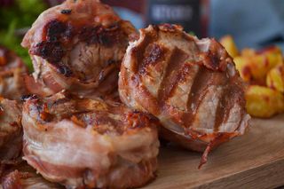 Gurmanska teleća vješalica na žaru