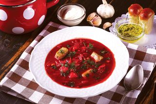 Борщ з м'ясом та пампушками (285/40/30г)