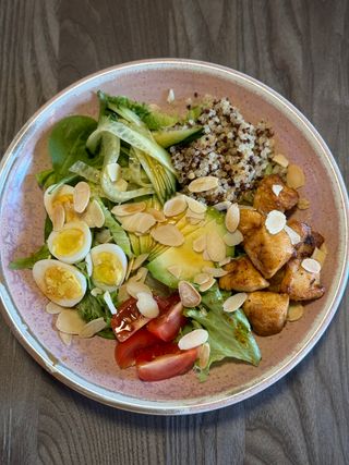 Боул з кіноа та куркою (180г)