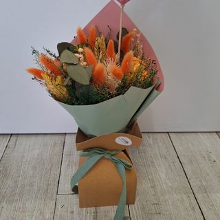 Ramillete Flor Naranja y Verde