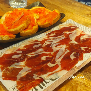 Tabla De Jamón Ibérico De Campo Con Pan Payés