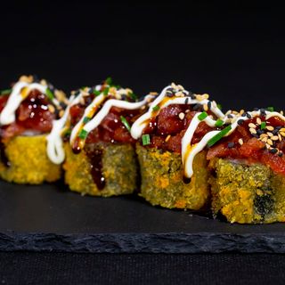 Maki tempurizado atún tartar