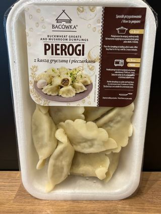 Pierogi z kaszą gryczaną i pieczarkami