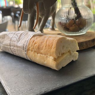 B. Masa Pollo Manchego y cebolla caramelizada