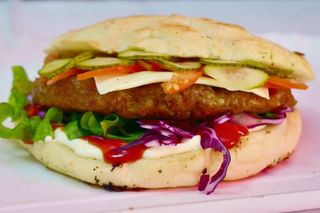 Cheeseburger u domaćem tijestu