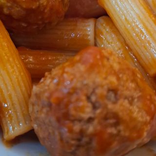 Pasta  con sugo di polpette