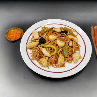 23- Tallarines Fritos Con Pollo