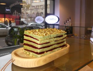 Cake fistic fara gluten