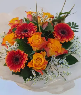Bouquet misto in arancio.