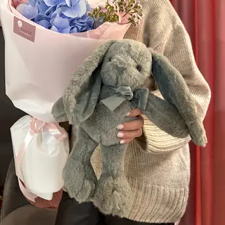 М'якенький сіренький зайчик 