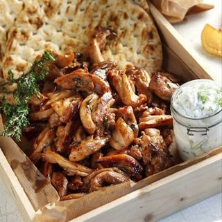 Меню пилешка пържола от бут