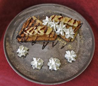 Palačinka sa Nutellom, orasima i šlagom