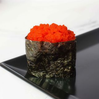 Гункан з ікрою масаго