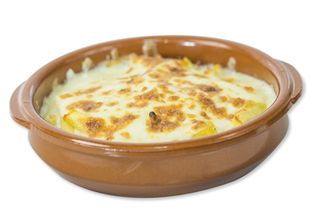 4. Plato Al Horno Patatas, Carne Pollo , Ternera O Mixta Y Mozzarelle