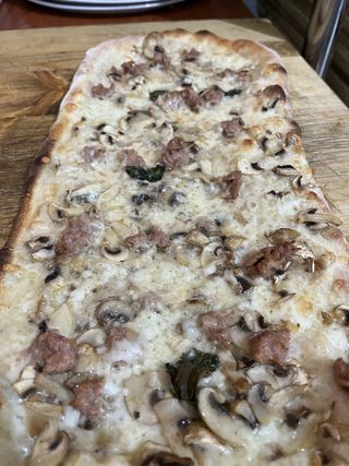 Pala di salsiccia e funghi 8 tranci