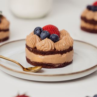 Prajitura cu ciocolata si capsuni