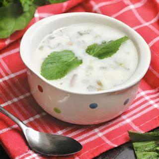 მაწვნის სოუსი ნივრით