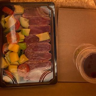 Tataki De Atún Rojo Y Ensalada  Pico De Gallo