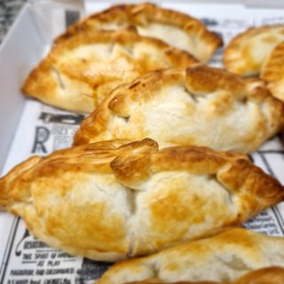 Empanada Clásica De Pollo