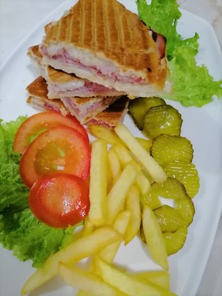 Tost sa suvim vratom i kačkavaljem