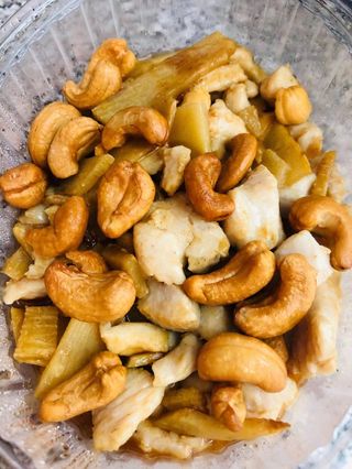 20A.POLLO CON ANACARDI E BAMBU
