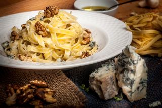 Paste cu gorgonzola și nuci