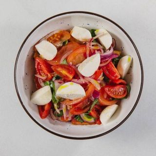 Салат Панцанела з моцарелою