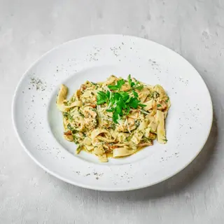Tagliatelle ze szpinakiem i łososiem