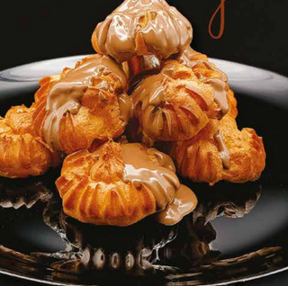 Pyramide Choux À La Crème